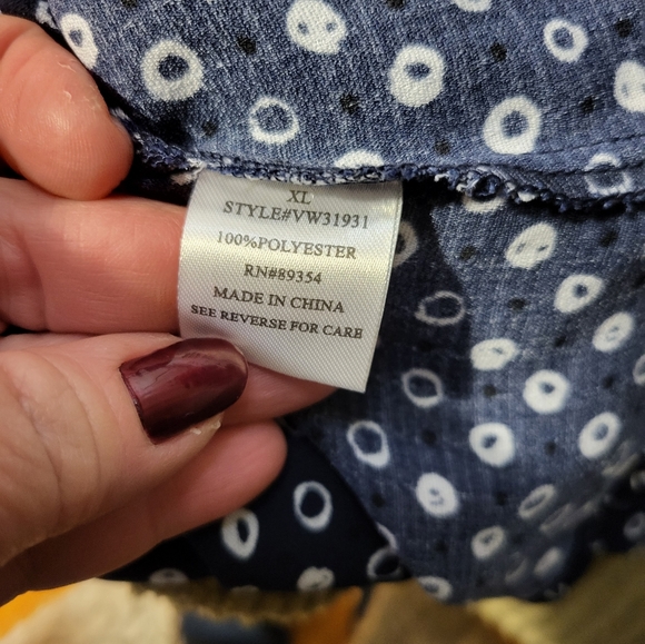 Adrienne Vittadini Women's Balloon Sleeved Ruched Neck Top - Picture 10 of 12